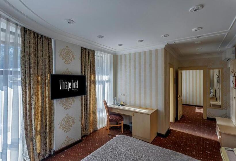 سوییت جونیور, Vintage Na Bulvare