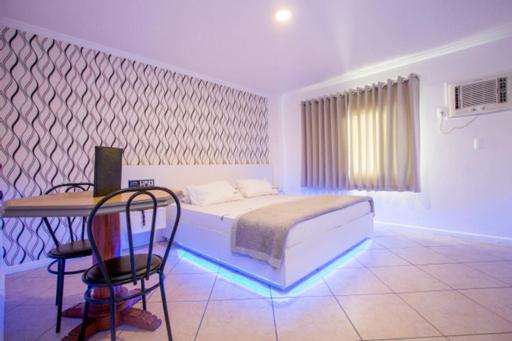 디럭스 스위트, Carícia