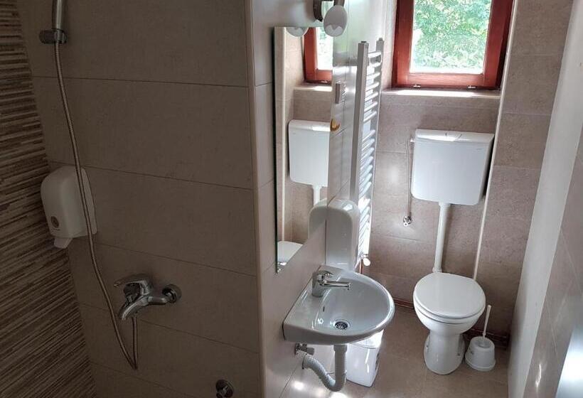 اتاق استاندارد سه نفره, Apartmani Simić Valjevo