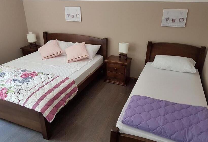 اتاق استاندارد سه نفره, Apartmani Simić Valjevo