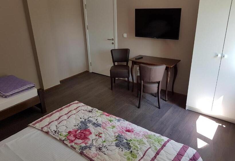 اتاق استاندارد سه نفره, Apartmani Simić Valjevo