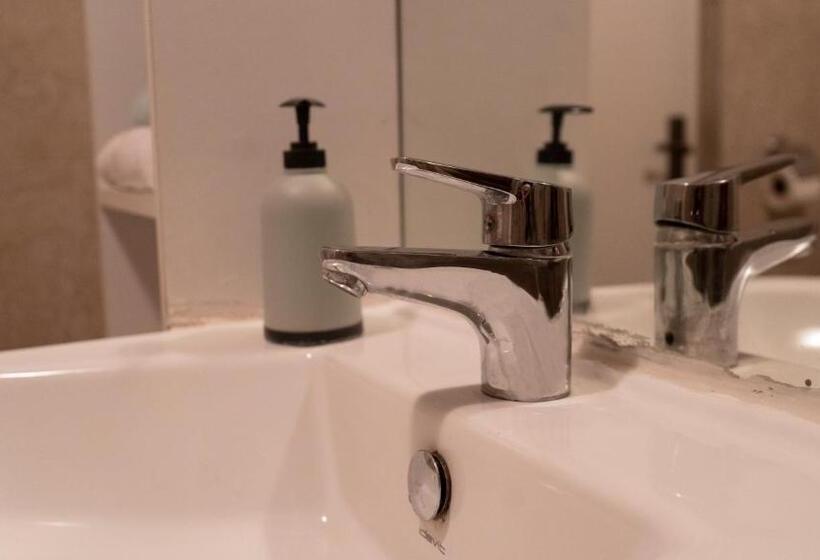 اتاق استاندارد, Guest House Time Out