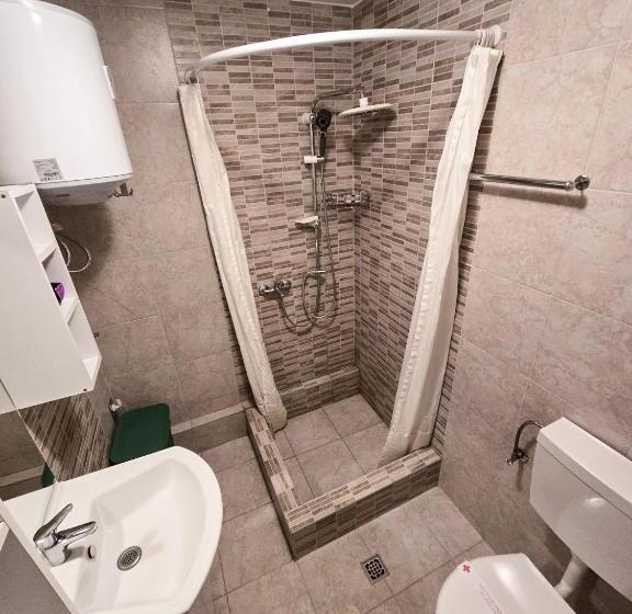 اتاق استاندارد, Guest House Time Out