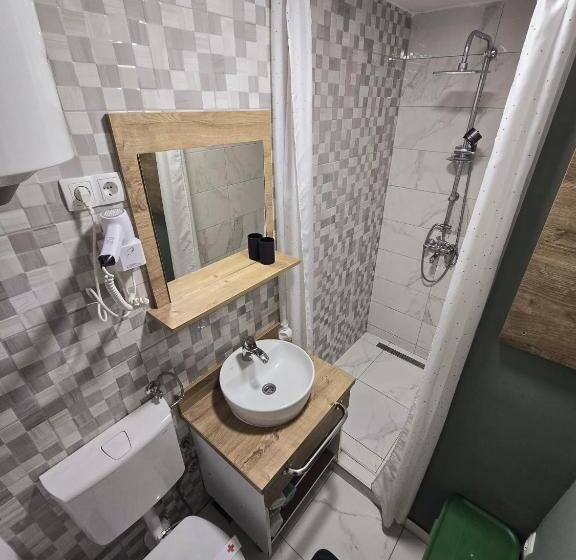 اتاق لوکس, Guest House Time Out