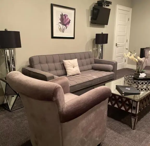スタンダードスタジオ, Culpeper Center Suites