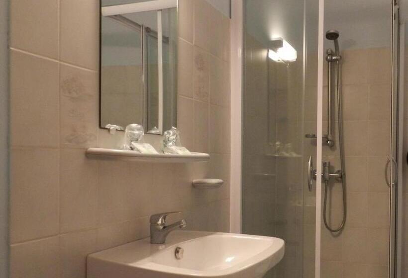 정원 전망 3인용 수피리어 룸, Hôtel Sole E Mare