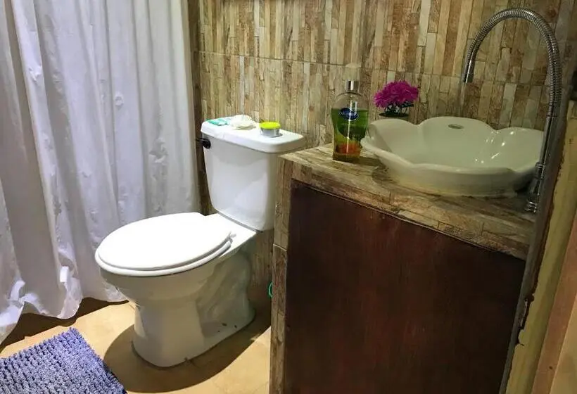 エコノミー4人部屋, Guest House Pura Vida