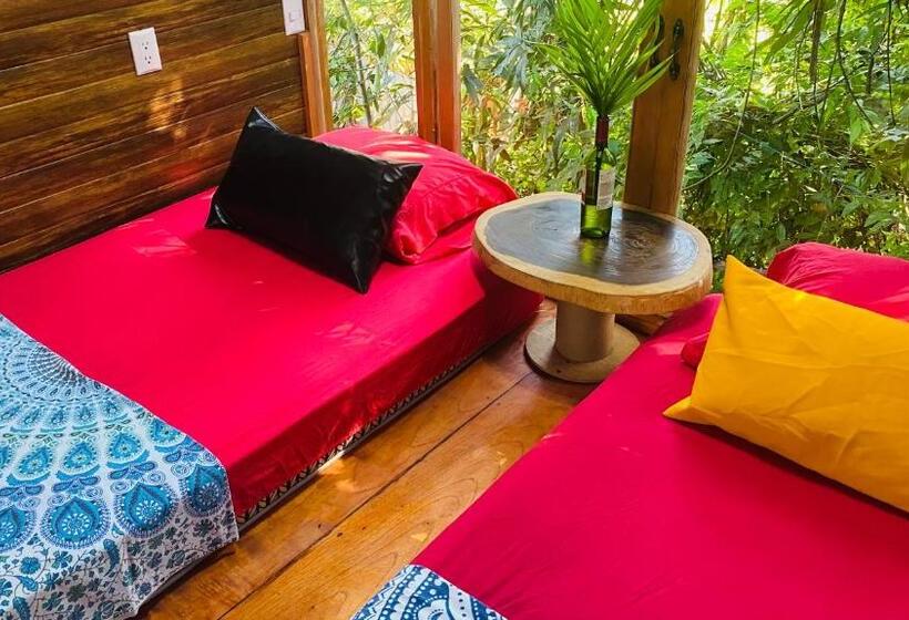بانگلوی استاندارد, Guest House Pura Vida