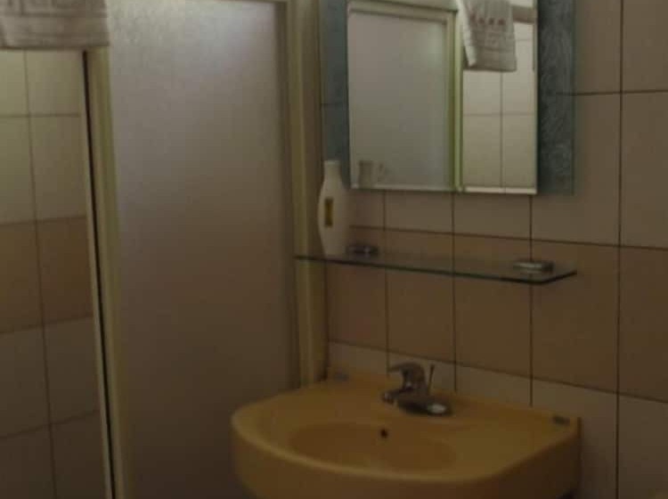 اتاق خانوادگی, Bo Zho Villa