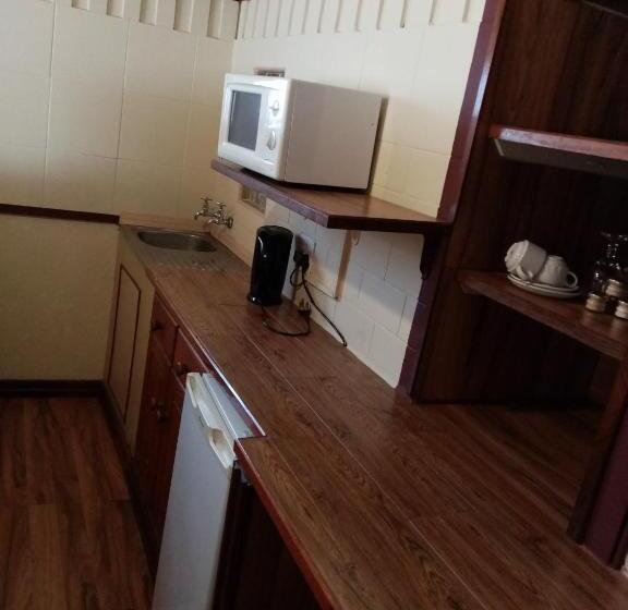 Quarto Economy Individual, Tudor Lodge Guest House