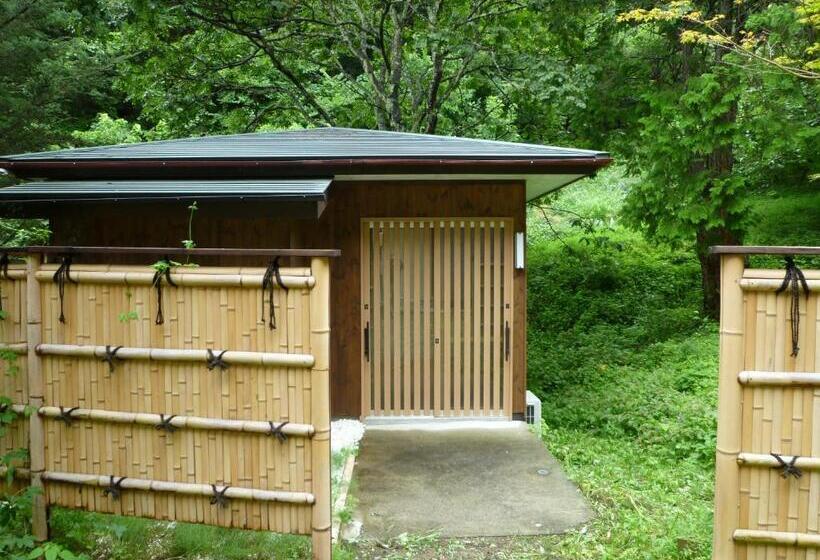 חדר משפחתי חדר אמבטיה משותף, Anzuan Nishida