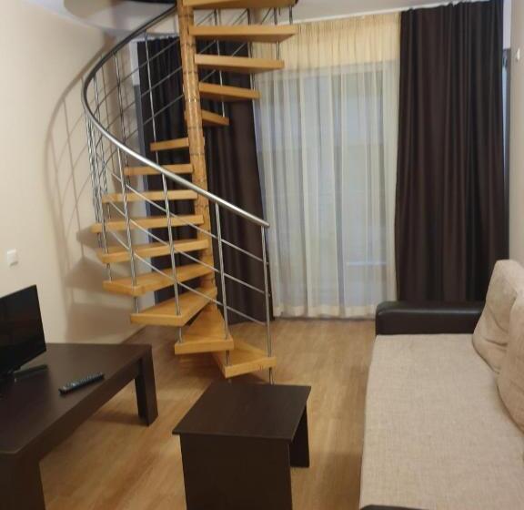 استودیوی استاندارد, Guest House California