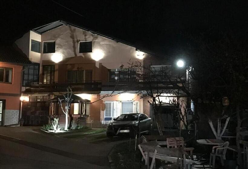 اتاق استاندارد با سرویس بهداشتی مشترک, Prenociste Chardak