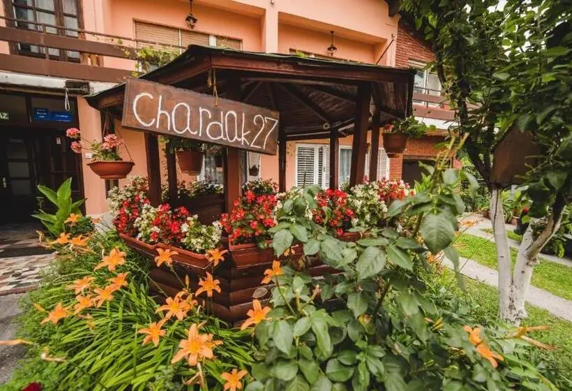 اتاق خانوادگی با سرویس بهداشتی مشترک, Prenociste Chardak