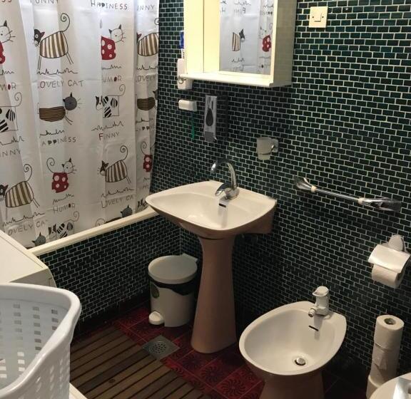 اتاق خانوادگی با سرویس بهداشتی مشترک, Prenociste Chardak