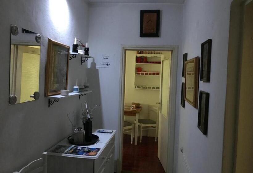 اتاق خانوادگی با سرویس بهداشتی مشترک, Prenociste Chardak