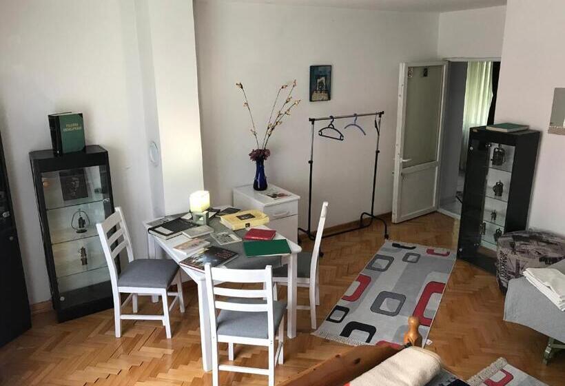 آپارتمان 2 خوابه, Prenociste Chardak