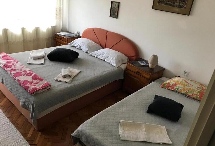 اتاق خانوادگی با سرویس بهداشتی مشترک, Prenociste Chardak