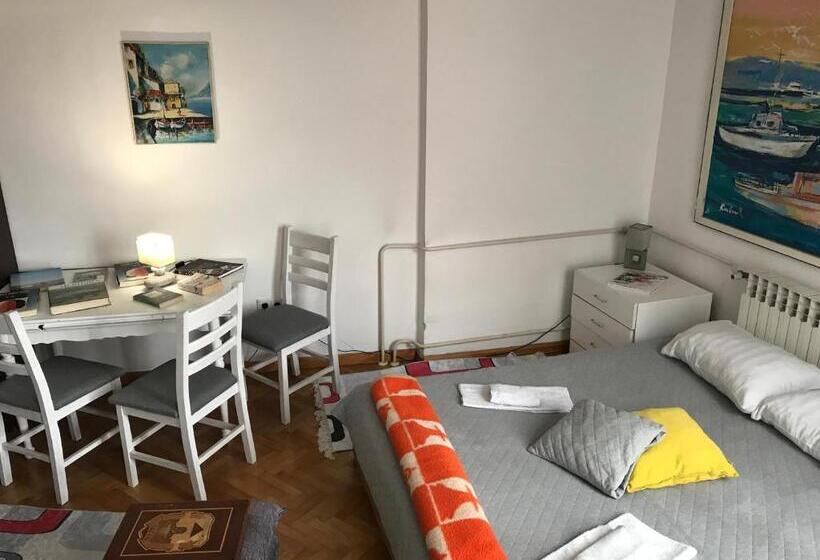 آپارتمان 2 خوابه, Prenociste Chardak