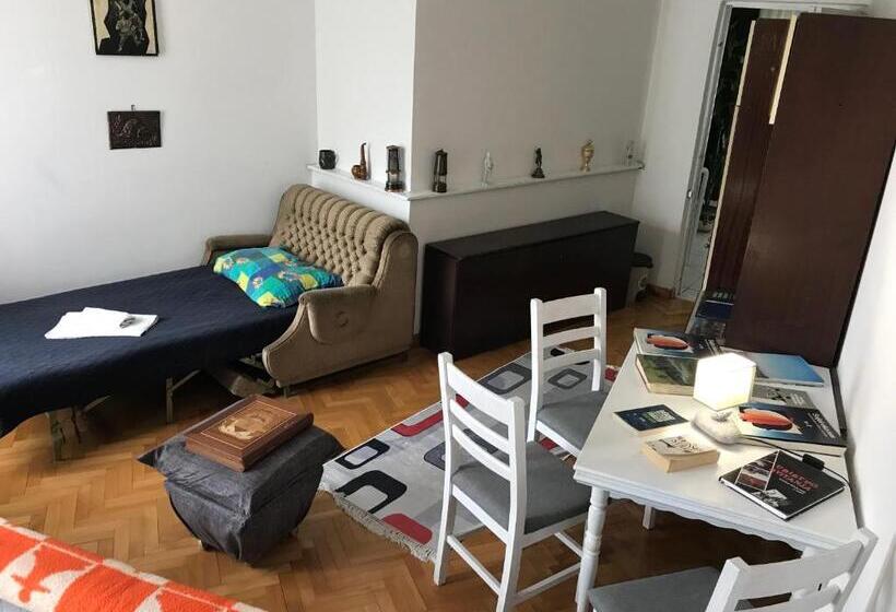 آپارتمان 2 خوابه, Prenociste Chardak