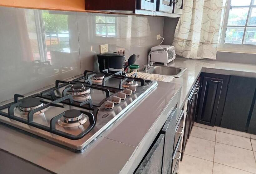 استودیوی لوکس, Sun Havens Apartments & Suites