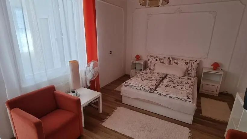 آپارتمان 1 خوابه, Bangó Vendégház