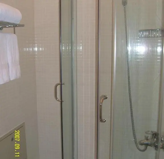 اتاق خانوادگی, Tsolmon's Serviced Apartments