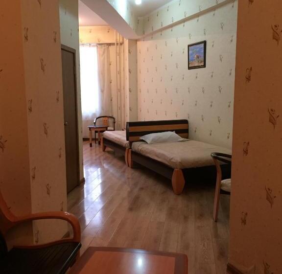 استودیوی استاندارد, Tsolmon's Serviced Apartments