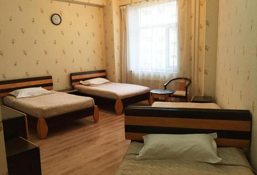 استودیوی استاندارد, Tsolmon's Serviced Apartments