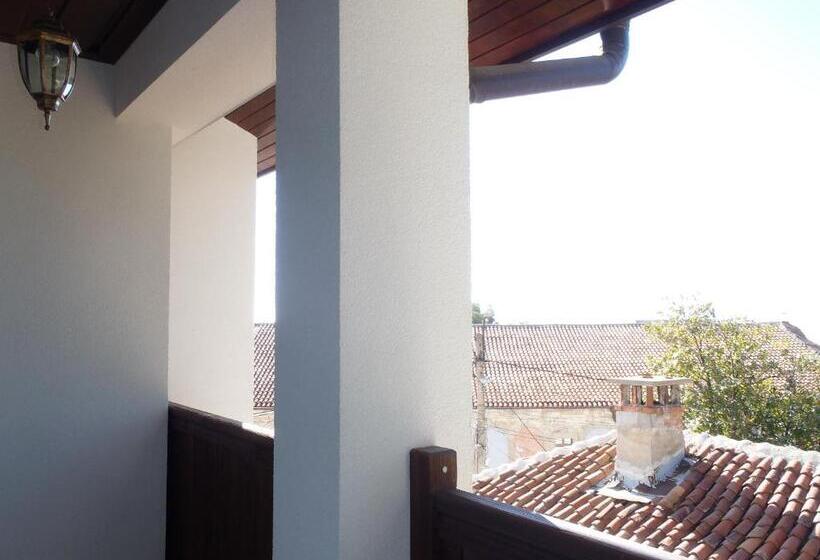 バルコニー付きデラックスルーム, Cloudbase Guesthouse