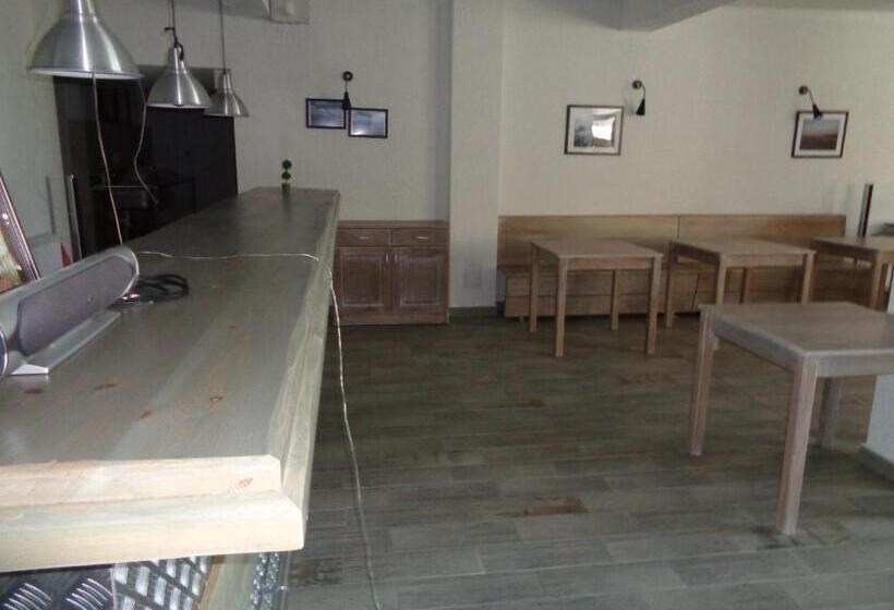 バルコニー付きデラックスルーム, Cloudbase Guesthouse