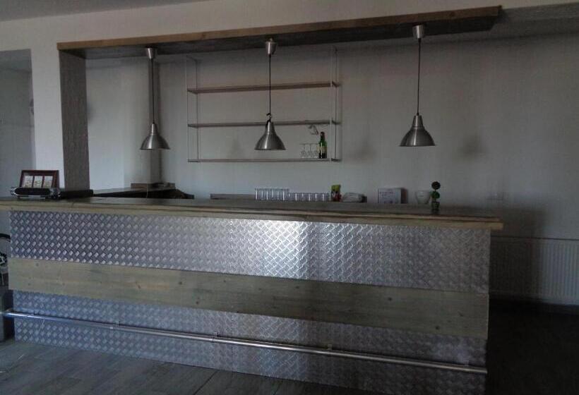 バルコニー付きデラックスルーム, Cloudbase Guesthouse