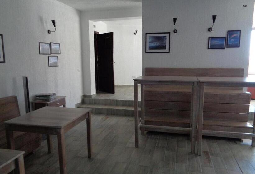 Номер Deluxe с Балконом, Cloudbase Guesthouse