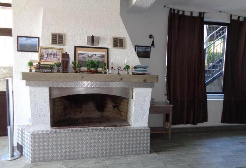 バルコニー付きデラックスルーム, Cloudbase Guesthouse