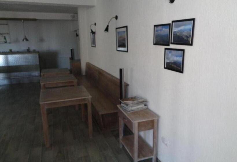 バルコニー付きデラックスルーム, Cloudbase Guesthouse