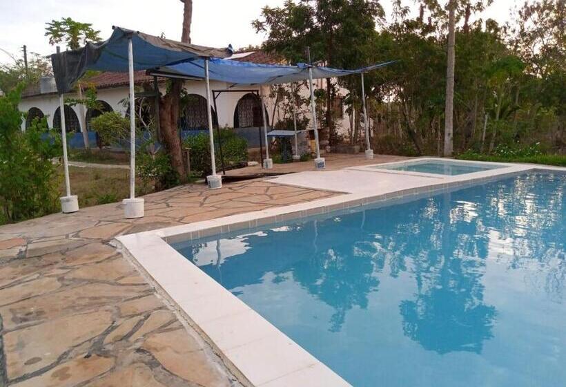 اتاق استاندارد سه نفره, Fred Hunter Villa