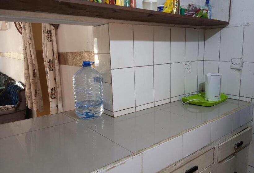 اتاق لوکس, Fred Hunter Villa