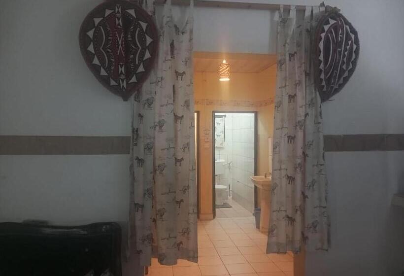 اتاق لوکس, Fred Hunter Villa