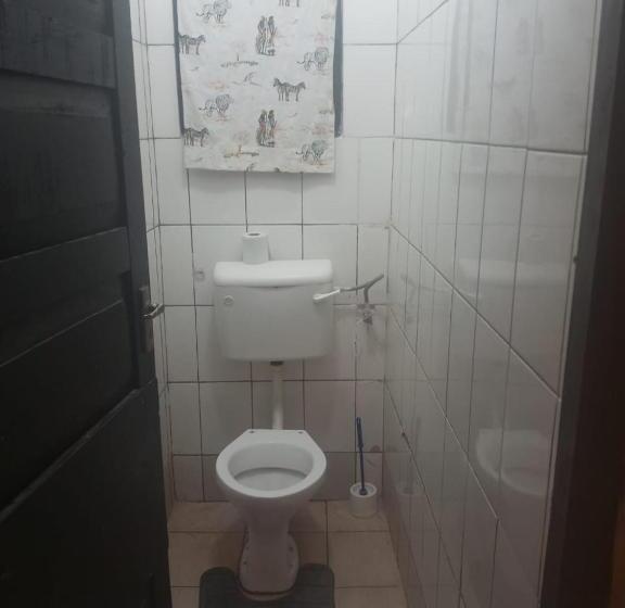 اتاق لوکس, Fred Hunter Villa