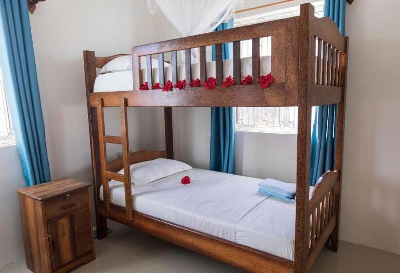 Quarto Triplo Estandar, Kite&active Guesthouse