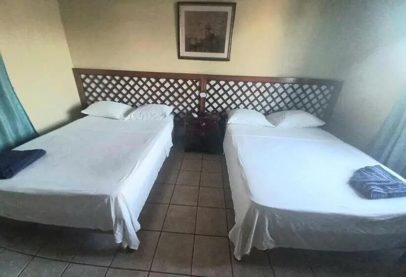 اتاق خانوادگی با چشمانداز دریا, The Seaside Garden Guesthouse