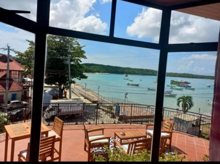 غرفة عائلية مطلّة علي البحر, The Seaside Garden Guesthouse