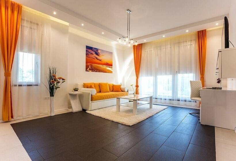 סוויטת ג'וניור נוף הרים, Complex Europe