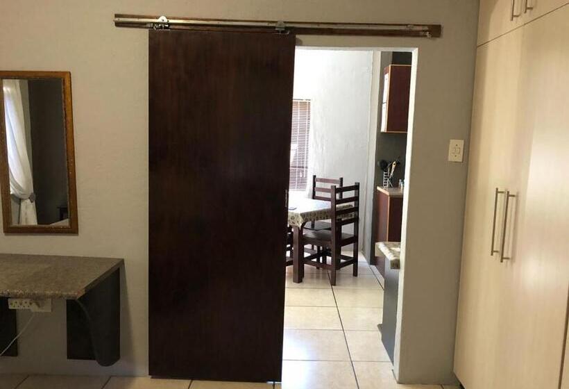 Семейный Номер Совместный Санузел, Esperance Guesthouse