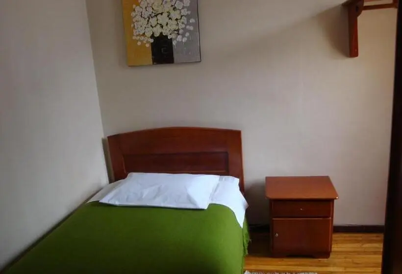 اتاق استاندارد با سرویس بهداشتی مشترک, Hostal Santa María Gracia