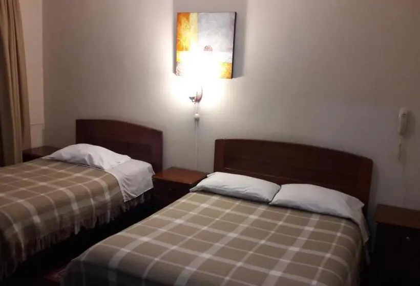 اتاق استاندارد چهار تخته, Hostal Santa María Gracia