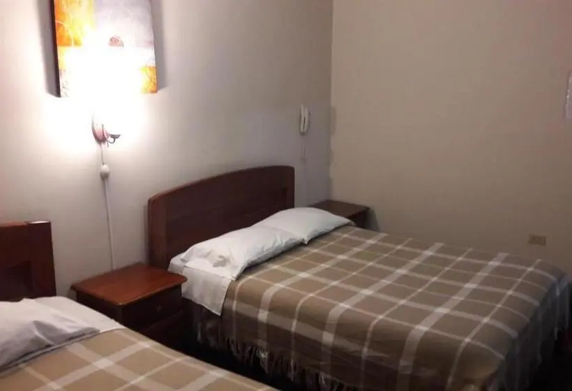 اتاق استاندارد چهار تخته, Hostal Santa María Gracia