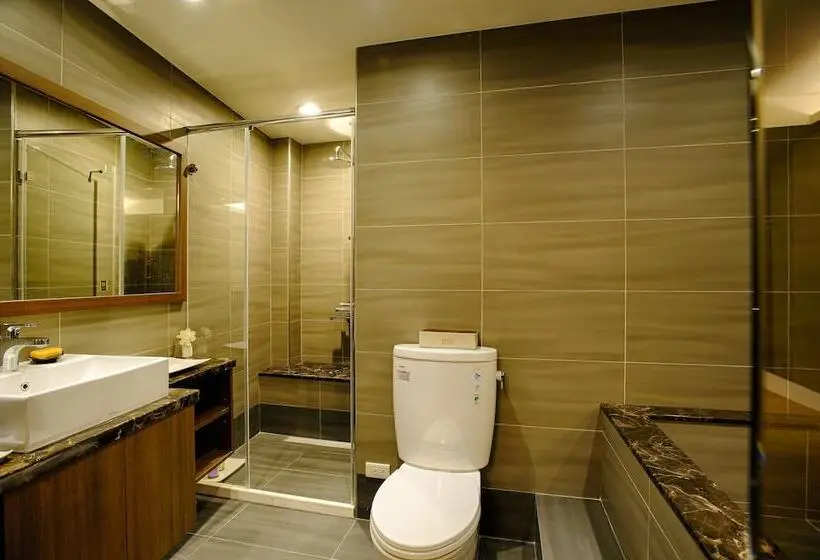 اتاق استاندارد چهار تخته, Something Easy Inn