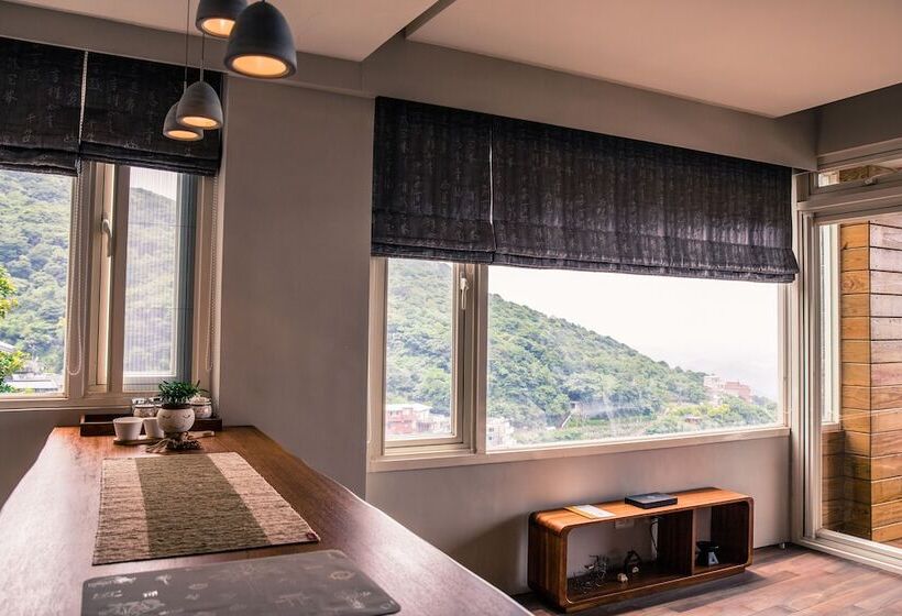 اتاق استاندارد چهار تخته, Something Easy Inn