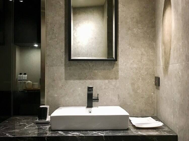 آپارتمان 1 خوابه با چشم‌انداز دریا, Something Easy Inn